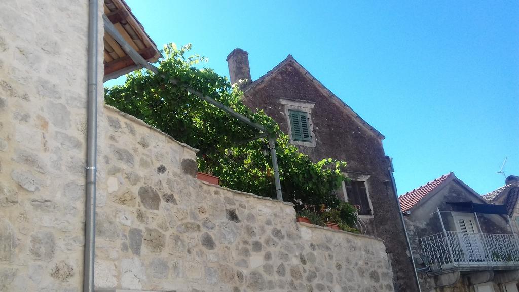 Apartments Donika Komiža Eksteriør billede